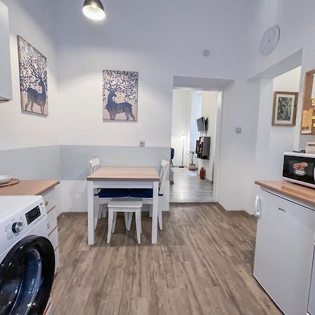 Free Parking, Downtown Apartment Near New York Cafe Budapest Exterior foto