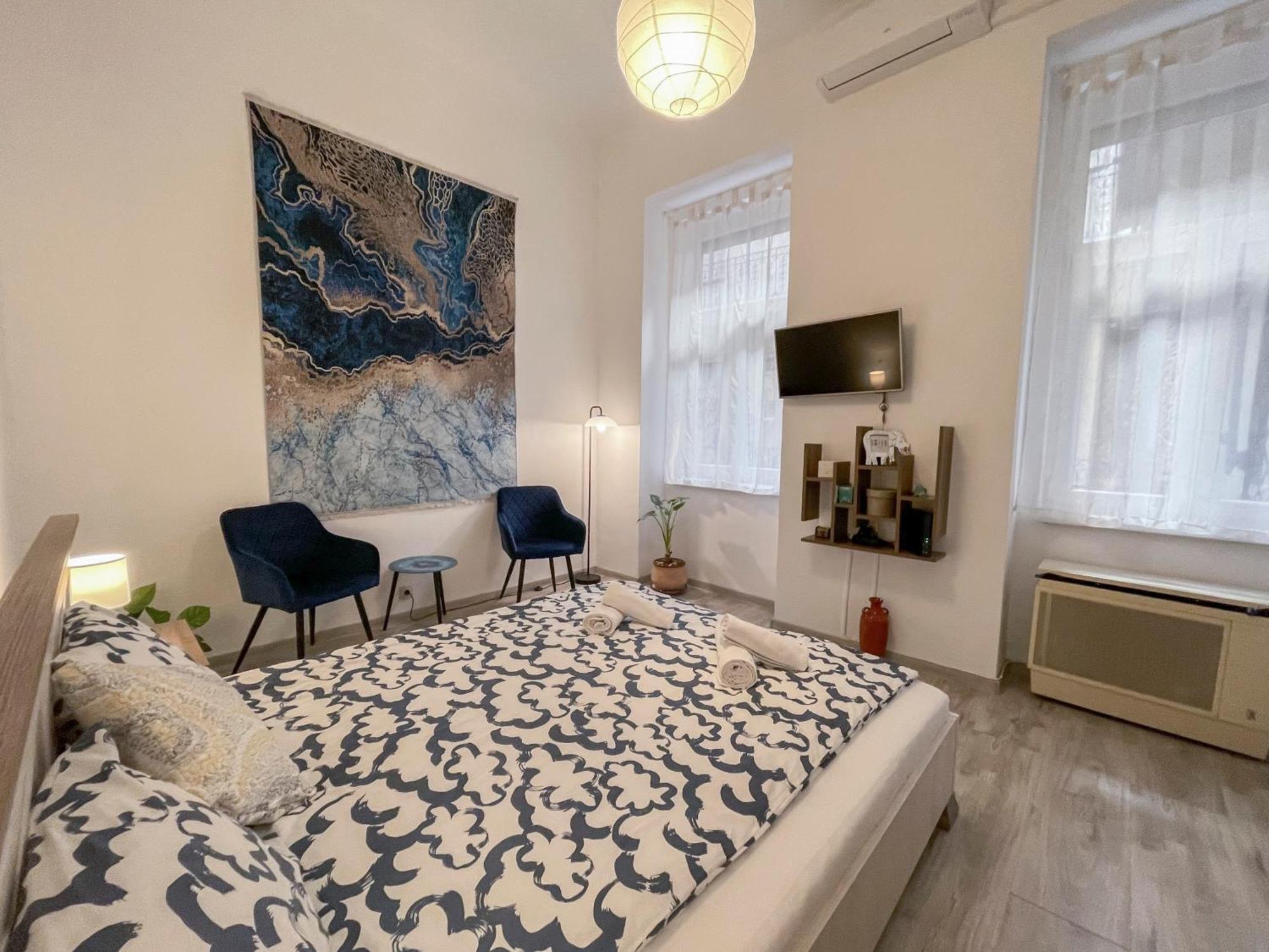 Free Parking, Downtown Apartment Near New York Cafe Budapest Exterior foto
